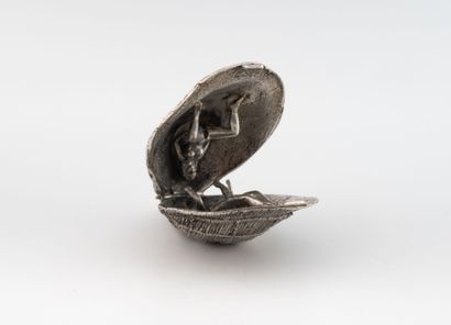 Large silver-plated oyster-shaped pendant...
