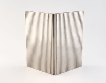 BOUCHERON
Silver cigarette case (min. 800)...