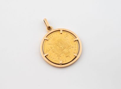 Yellow gold (750) pendant adorned with a...