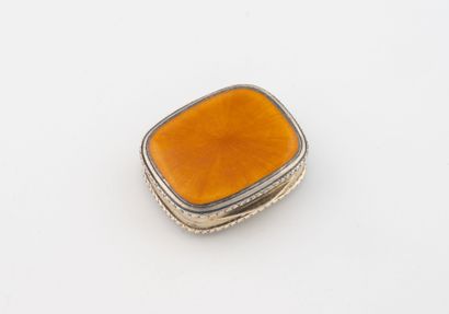 FRED
White and gilt silver (925) pill box...