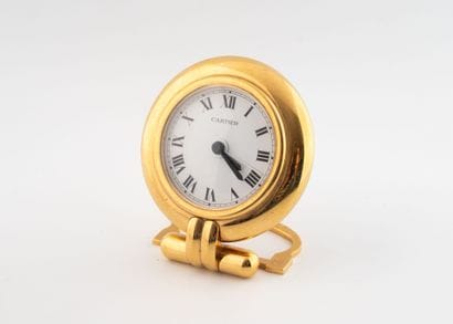 CARTIER 
Desk clock in gilt metal. 
Trinity...