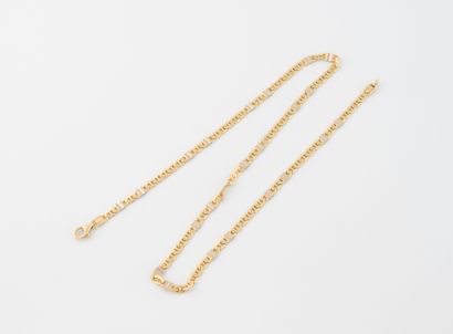 Fancy link neck chain in yellow gold (750).
Spring-ring...