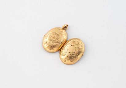 Yellow gold (750) oval photo pendant.
Weight:...