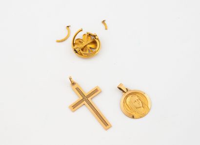 Set of two religious pendants in yellow gold...