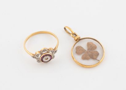 Small lot in yellow and white gold (750)...