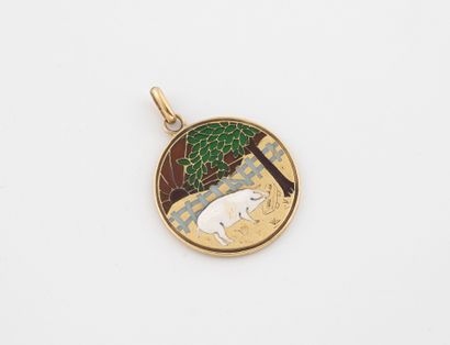 Small round pendant in yellow gold (750),...
