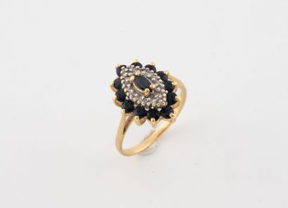 Yellow gold (750) ring set with a navette-shaped...