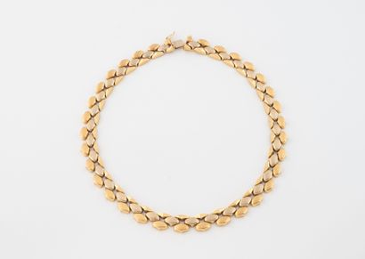 Three-tone (750) gold necklace, part amati....
