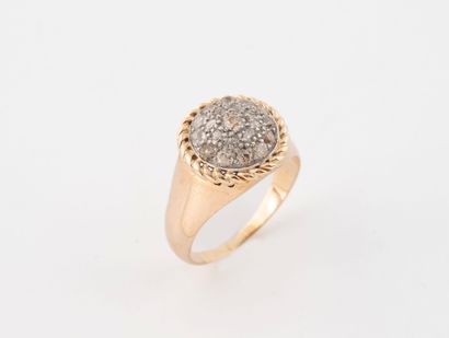 Yellow and white gold (585) ring centered...