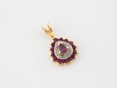 Yellow gold (750) pendant adorned with a...