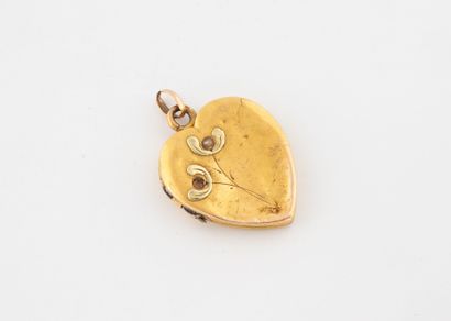 Yellow gold (750) heart-shaped photo pendant...