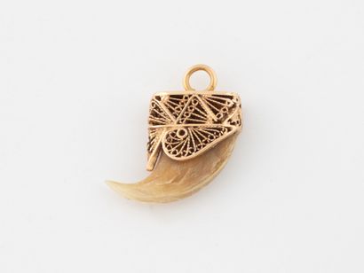 Claw pendant, yellow gold (750) filigree...