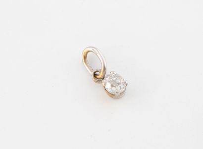 White gold (750) pendant set with a claw-set...