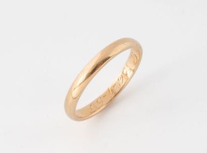 Wedding band in yellow gold (750).
Engraved...
