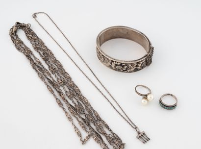 Silver lot (800) including :
- A semi-open...