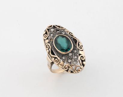 Yellow gold (375) and silver (min. 800) ring...