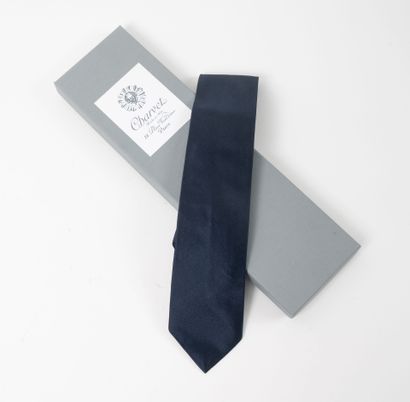 CHARVET 
Ink-blue silk tie.
With box.