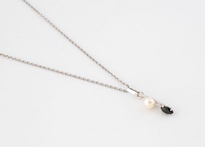 White gold (750) necklace pendant holding...
