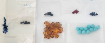 Lot of stones on paper of various sizes:
SAPHIRS...