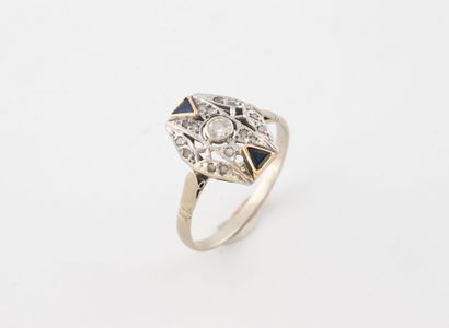 Ring in white gold (750) and platinum (850),...