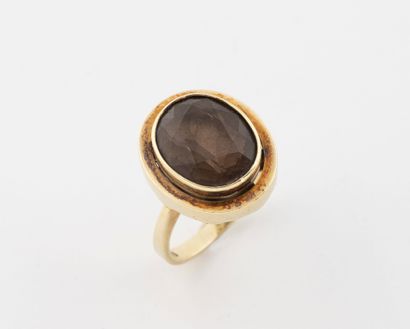 Yellow gold (585) ring set with an oval faceted...