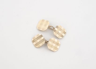 Pair of white gold (750) cufflinks with striated...