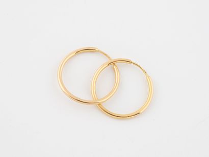 Pair of creoles in yellow gold (750).
System...