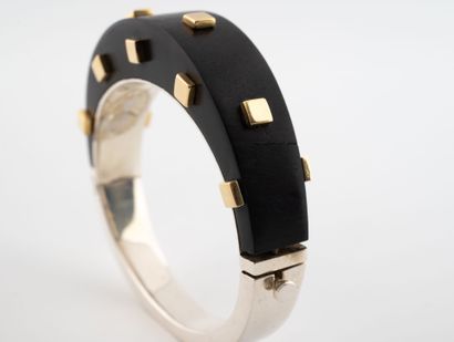 Rigid opening silver bracelet (800) centered...