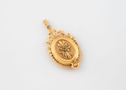 Yellow gold (750) photo medallion set with...