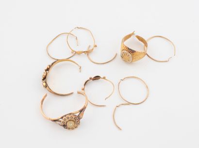 Set of yellow and pink gold (750) rings and...