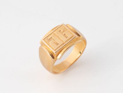 Chevalière in yellow gold (750) with rectangular...