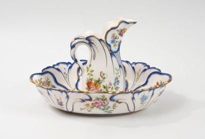 MANUFACTURE NATIONALE DE SEVRES
Porcelain...