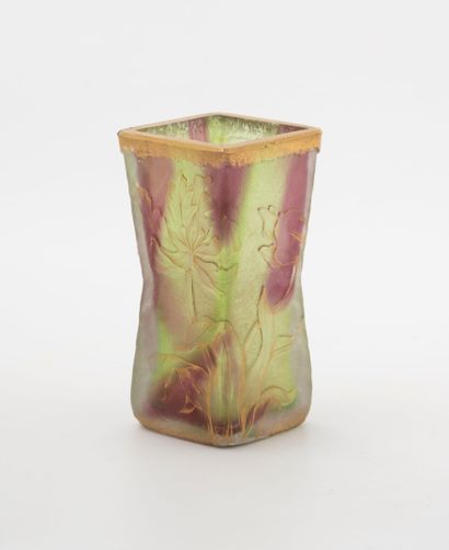 DAUM in Nancy
Small flat-bottomed vase, diamond-shaped...
