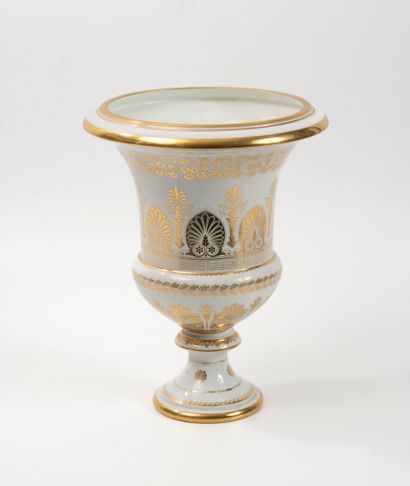 MANUFACTURE NATIONALE DE SEVRES
Médicis vase.
White...