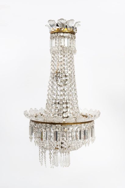 Attribué à BACCARAT
Lustre corbeille en bronze...