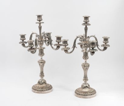 CHRISTOFLE
Paire de candélabres en bronze...