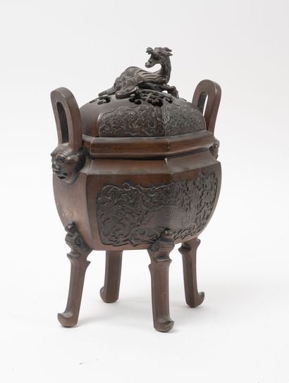 CHINA, late 19th or early 20th century
Four-legged...