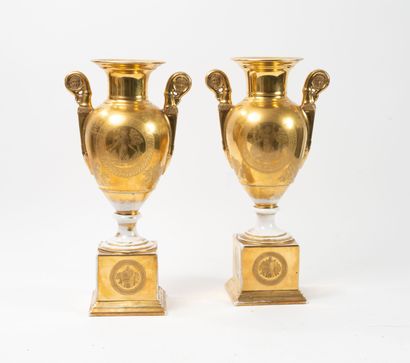 PARIS, 19th century
Pair of tapered vases...