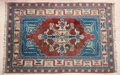 TURQUIE
Tapis en laine polychrome. décor...