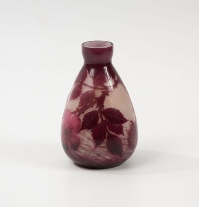 DELATTE in Nancy
Small flat-bottomed vase...