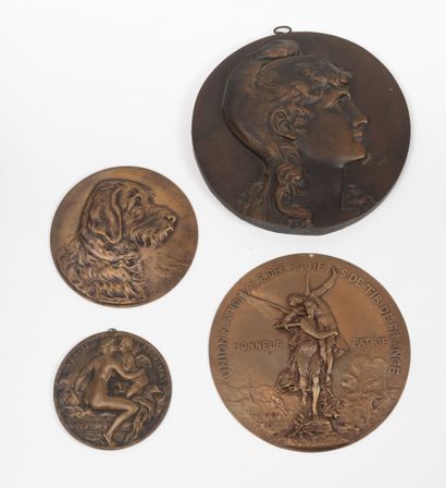 Lot de quatre médaillons :
1- D'après Eugène...