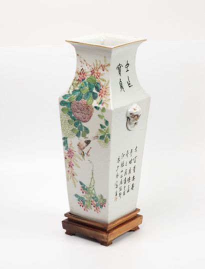 CHINA, 19th - 20th centuries
Square polychrome...