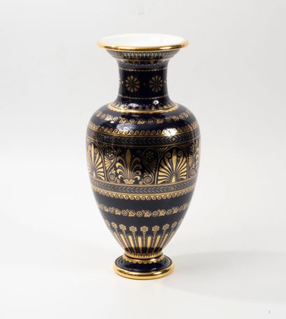 MANUFACTURE NATIONALE DE SEVRES
Blue porcelain...