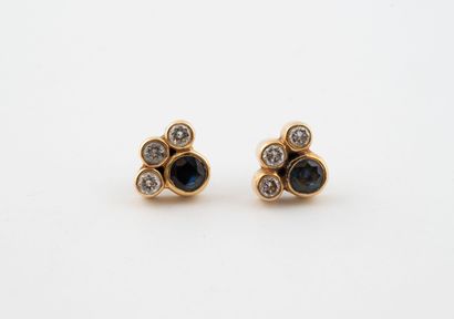 Pair of stud earrings in yellow gold (750)...