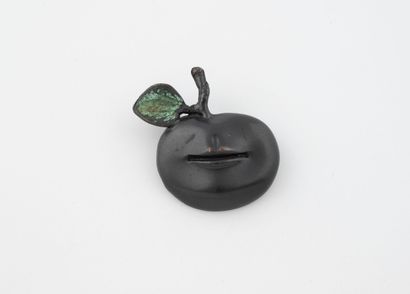 Claude LALANNE
Pomme bouche, circa 1999.
Small...