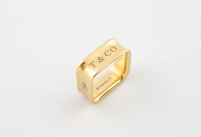 TIFFANY & Co
Square-section ring in yellow...