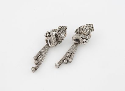 Pair of adjustable earrings in silver (800)...