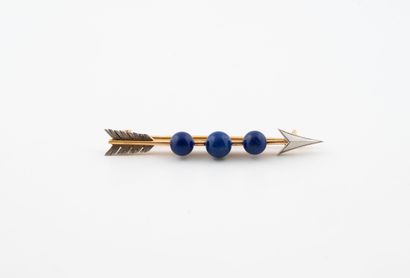 Lovely arrow brooch in yellow and white gold...