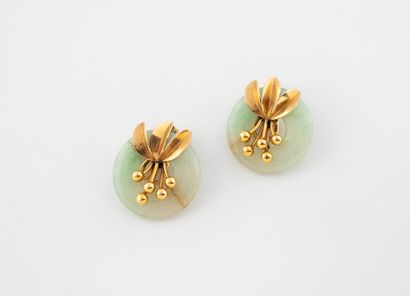Pair of ear clips in yellow (750) forming...