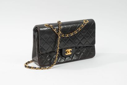 CHANEL
Classic bag with double flap in black...